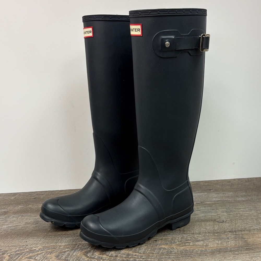 Hunter “Original Tall” Black Waterproof Rain Boots (Size 6)